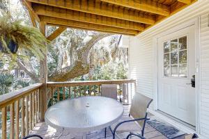 Gallery image of The Treehouse at 10th in Folly Beach