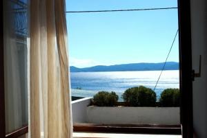 Fotografia z galérie ubytovania Apartment in Pisak with sea view, terrace, air conditioning, WiFi (3817-1) v Pisaku