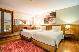 Postel nebo postele na pokoji v ubytování Pandawa All Suites Hotel