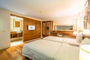 Postel nebo postele na pokoji v ubytování Pandawa All Suites Hotel + 37 fotografií