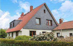 a house with a red roof at 2 Bedroom Awesome Apartment In Wurster Nordseekste in Heuhausen