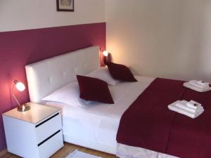 Postel nebo postele na pokoji v ubytování Apartment in Korcula with sea view, terrace, air conditioning, Wi-Fi (4695-1)