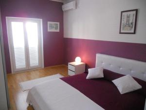 Postel nebo postele na pokoji v ubytování Apartment in Korcula with sea view, terrace, air conditioning, Wi-Fi (4695-1)