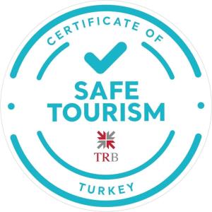 ein Logo für eine sichere Tourismustriagenz in der Unterkunft Maywood Hotel in Istanbul