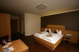 Ліжко або ліжка в номері Hotel Herzblut - Joker card included in summer