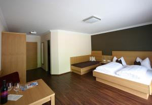 Ліжко або ліжка в номері Hotel Herzblut - Joker card included in summer