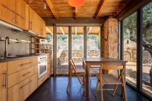 a kitchen with a table and chairs in a room at Zen Rocks Resort in Kalianeika