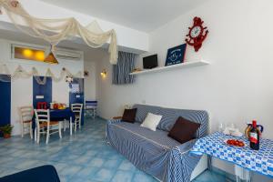 A seating area at Residenza Gennaro Még 37 kép