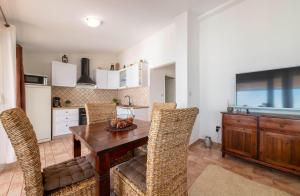 Kuchyň nebo kuchyňský kout v ubytování Apartment Bušac