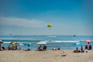 BENAL BEACH, Superb 2 Bedroom 2 Bathroom Beach front Apartment sleeps 6 vendégei