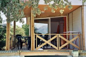 Balkón nebo terasa v ubytování Camping Torraccia
