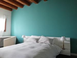 A bed or beds in a room at Corte Monticello