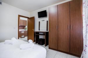 Postel nebo postele na pokoji v ubytování Thalassa Apart Hotel