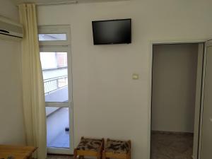 TV a/nebo společenská místnost v ubytování Къща за гости Давидови