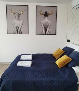 Postel nebo postele na pokoji v ubytování Q Apart AMBER - klimatyzowane STUDIO przy Manufakturze z garażem Gratis, FV