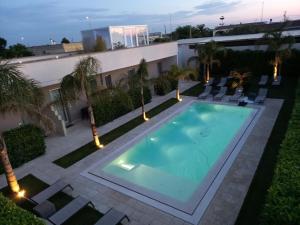 an overhead view of a swimming pool on top of a building at Le Murge Del Salento Hotel b&b Depandance in Uggiano la Chiesa