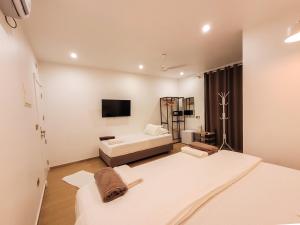 Letto o letti in una camera di KingsWay Thoddoo Maldives