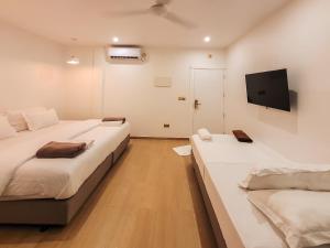 Letto o letti in una camera di KingsWay Thoddoo Maldives