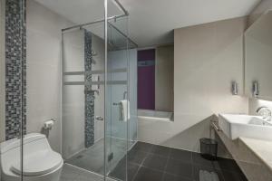 Ένα μπάνιο στο Quest Hotel Darmo - Surabaya by ASTON