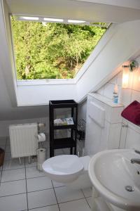 Koupelna v ubytování Ferienwohnung Ahrtalblick + 37 fotografií
