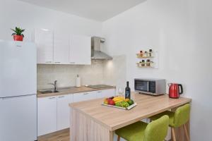 Kuchyň nebo kuchyňský kout v ubytování Apartment Olivix