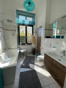 Ванная комната в DESIGN Apartment II - 45qm Grenze Altstadt Park