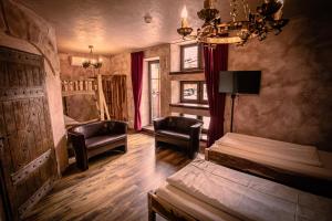 a room with a bed and a chair and a chandelier at Vaya Casa in Kappelrodeck