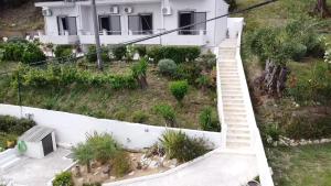 Vonkajšia záhrada v ubytovaní George's Sea View Apartments