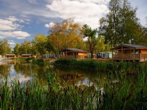 Photo de la galerie de l'établissement Mobil Home XXL2 4 chambres - Camping Bordeaux Lac, à Bruges