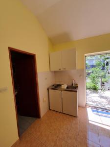 Η κουζίνα ή μικρή κουζίνα στο Apartments Dabelić