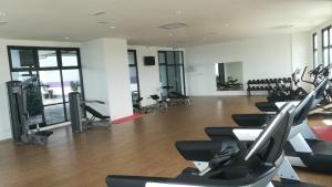 Landmark Residence 2 Service Apartment 5min to MRT 20min to KL的健身中心和/或健身设施
