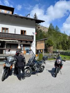 Majutusasutuse Tattoo PENSION mit Restaurant und Tattoo-Studio külastajad
