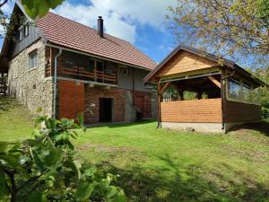 Zahrada ubytování Holiday Home "Sleme" with jacuzzi, big garden and arbor with fireplace