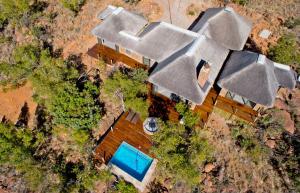 an overhead view of a house with a swimming pool at Elandsfontein 21, Mabalingwe in Mabula