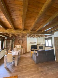 a living room with a couch and a table at Vivienda Vacacional Del Busto - Ribadesella in Ribadesella