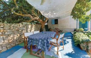 Patio nebo venkovní prostory v ubytování Holiday home in Mali Lošinj with Pool, Whirpool, Terrace, Air conditioning, Wi-Fi, Washing machine 4780-1