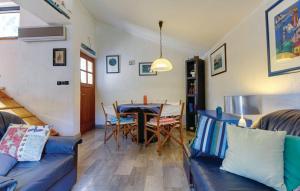 Posezení v ubytování Holiday home in Mali Lošinj with Pool, Whirpool, Terrace, Air conditioning, Wi-Fi, Washing machine 4780-1