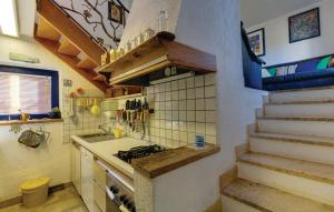 Kuchyň nebo kuchyňský kout v ubytování Holiday home in Mali Lošinj with Pool, Whirpool, Terrace, Air conditioning, Wi-Fi, Washing machine 4780-1