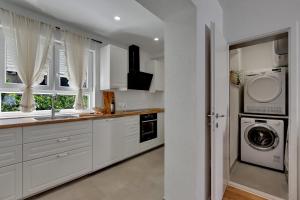 Kuchyň nebo kuchyňský kout v ubytování Apartments Piano