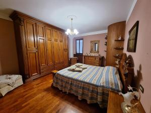 Postel nebo postele na pokoji v ubytování A COLLODI IO & MAMMA100 m dal Parco di Pinocchio