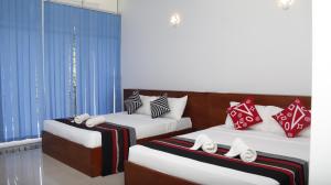 Кровать или кровати в номере Boo Kirinda Holiday Resort