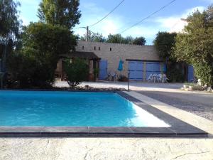 Bazén v ubytování Mas Fany et Olivier nebo v jeho okolí