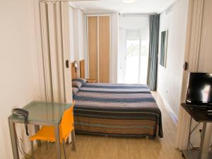 Un pat sau paturi într-o cameră la Aparthotel Villas La Manga