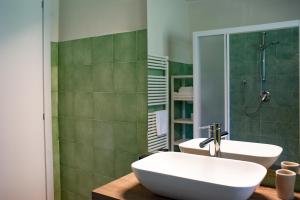 A bathroom at Villa Giuliana B&B