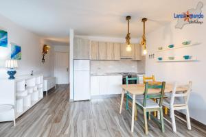 Kuchnia lub aneks kuchenny w obiekcie Vivienda Vacacional Buganvillas