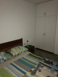 Posteľ alebo postele v izbe v ubytovaní Apartment in Sukošan with balcony, air conditioning, WiFi (4941-4)