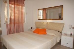 Postel nebo postele na pokoji v ubytování Apartment in Sabunike with Terrace, Air conditioning, Wi-Fi, Washing machine (231-1)