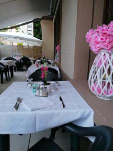 A restaurant or other place to eat at Hotel Eden