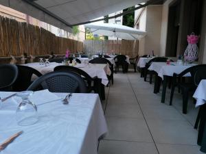 A restaurant or other place to eat at Hotel Eden