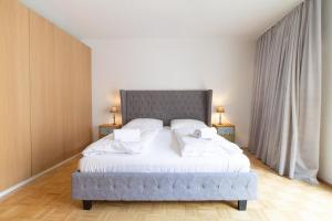 Łóżko lub łóżka w pokoju w obiekcie Naschmarkt Premium Apartment in "Your Vienna"